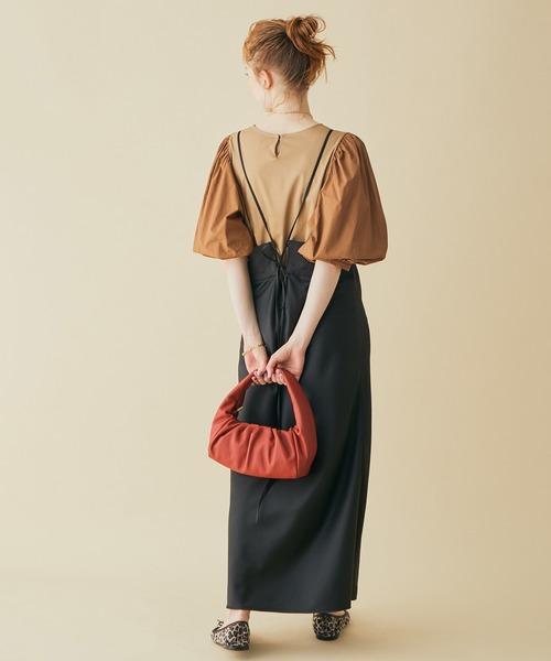 MADEMOISELLE ROPE'(マドモアゼル ロペ)の「【秋まで使える】コンビネーションパフスリーブカットソー(Tシャツ/カットソー・レディース・ホワイト/ブラック/キャメル・38)」の6枚目の写真