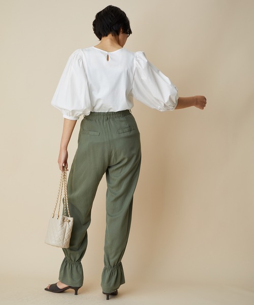 MADEMOISELLE ROPE'(マドモアゼル ロペ)の「【秋まで使える】コンビネーションパフスリーブカットソー(Tシャツ/カットソー・レディース・ホワイト/ブラック/キャメル・38)」の11枚目の写真