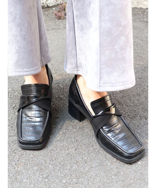 MURUA（ムルーア）の「ツイストローファー（ローファー・レディース・ブラック/ブラウン・35/36/37）」の2枚目の写真