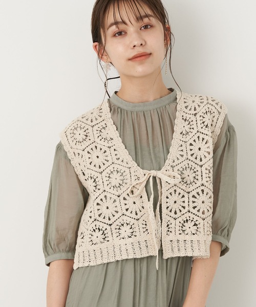 earth music&ecology（アースミュージックアンドエコロジー）の「クロシェニットベスト ＊（ベスト・レディース・ブラウン/ホワイト系その他2・FREE）」の2枚目の写真