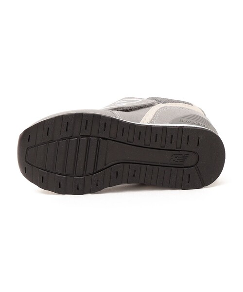 NEW BALANCE(ニューバランス)の「New Balance:IZ996(スニーカー・キッズ・ライトグレー/ネイビー/ブラック・13/12/15 /16/14)」の8枚目の写真