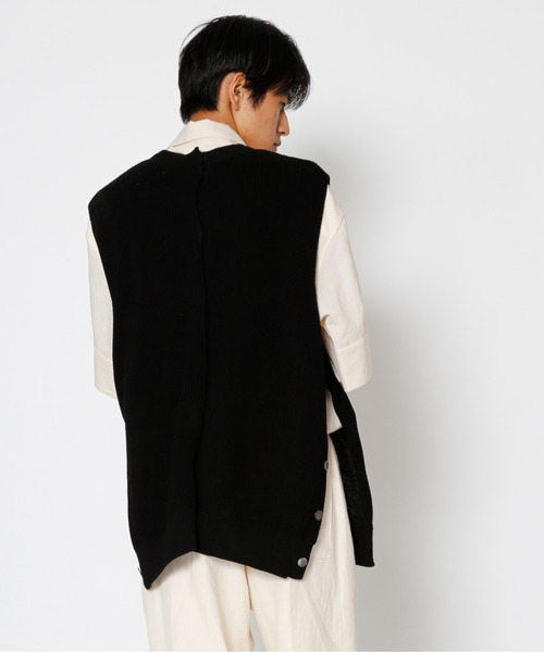 UNDECORATED(アンデコレイテッド)の「UNDECORATED アンデコレイテッド / CODE YARN KNIT VEST コードヤーン オーバーサイズ Vネック ニットベスト / UDS22802(ベスト・メンズ・ベージュ/ブラック・FREE)」の8枚目の写真