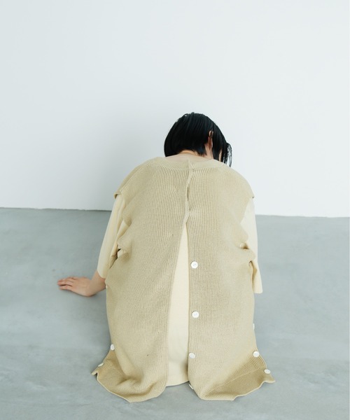 UNDECORATED(アンデコレイテッド)の「UNDECORATED アンデコレイテッド / CODE YARN KNIT VEST コードヤーン オーバーサイズ Vネック ニットベスト / UDS22802(ベスト・メンズ・ベージュ/ブラック・FREE)」の11枚目の写真