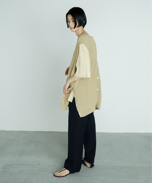 UNDECORATED(アンデコレイテッド)の「UNDECORATED アンデコレイテッド / CODE YARN KNIT VEST コードヤーン オーバーサイズ Vネック ニットベスト / UDS22802(ベスト・メンズ・ベージュ/ブラック・FREE)」の15枚目の写真