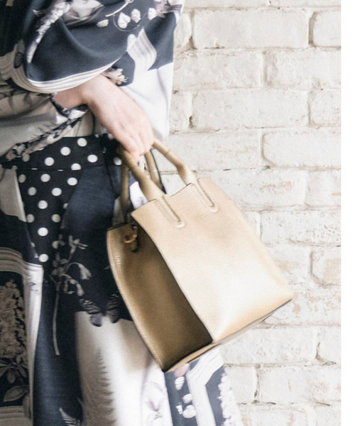 Cepica（セピカ）の「バイカラーフレームかっちりミニトート（トートバッグ・レディース・パープル/グリーン/ゴールド/シルバー/ブルー/グレイッシュベージュ・FREE）」の6枚目の写真