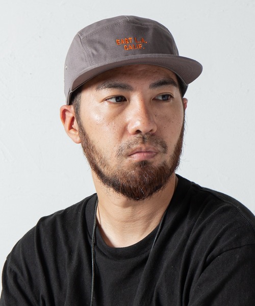 Code Kelly(コードケリー)の「Code Kelly × Cali Headwear JET CAP "EAST L.A. CALIF." / コードケリー×カリヘッドウェア ジェットキャップ "イースト LA カリフォルニア"(キャップ・メンズ・チャコールグレー/ブラック/ネイビー/グレー/レッド・FREE)」の3枚目の写真