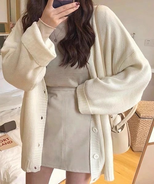 AMELY（エミリー）の「オーバーサイズニットカーディガン（カーディガン/ボレロ・レディース・ブラック/ベージュ/レッド/アイボリー/オレンジ・フリー）」の8枚目の写真