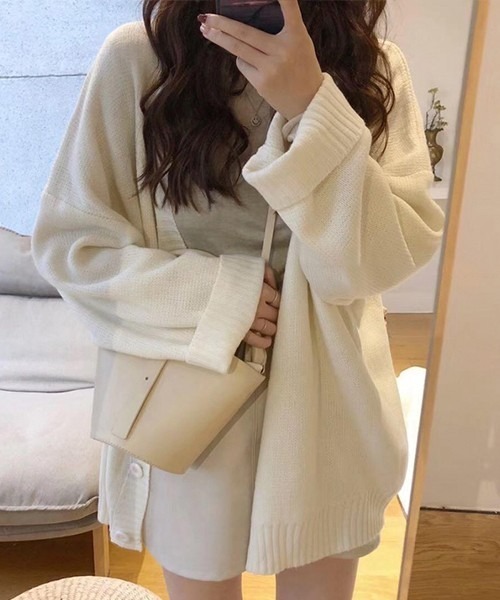 AMELY（エミリー）の「オーバーサイズニットカーディガン（カーディガン/ボレロ・レディース・ブラック/ベージュ/レッド/アイボリー/オレンジ・フリー）」の9枚目の写真