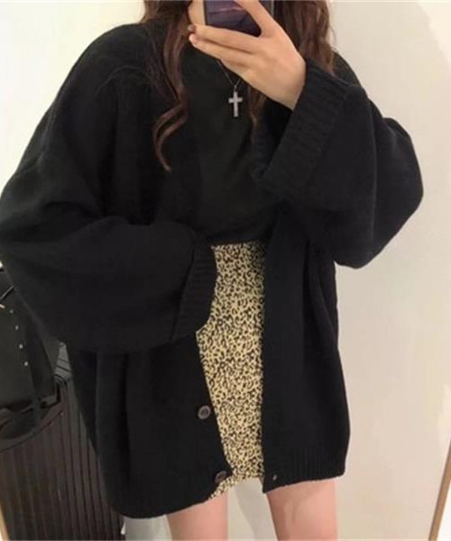 AMELY（エミリー）の「オーバーサイズニットカーディガン（カーディガン/ボレロ・レディース・ブラック/ベージュ/レッド/アイボリー/オレンジ・フリー）」の11枚目の写真