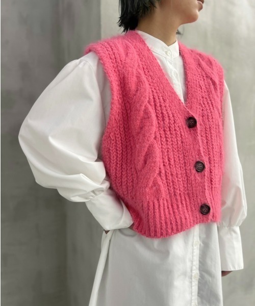 Solace(ソレイス)の「シャギーVネック前開きベスト(ベスト・レディース・ブラック/ピンク/マスタード・FREE)」の3枚目の写真