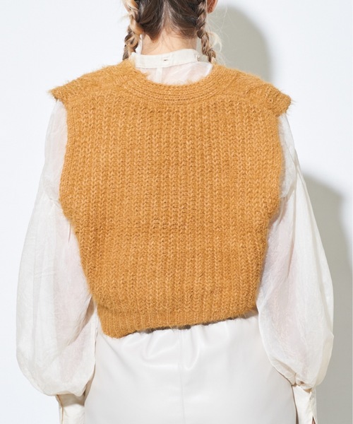 Solace(ソレイス)の「シャギーVネック前開きベスト(ベスト・レディース・ブラック/ピンク/マスタード・FREE)」の4枚目の写真