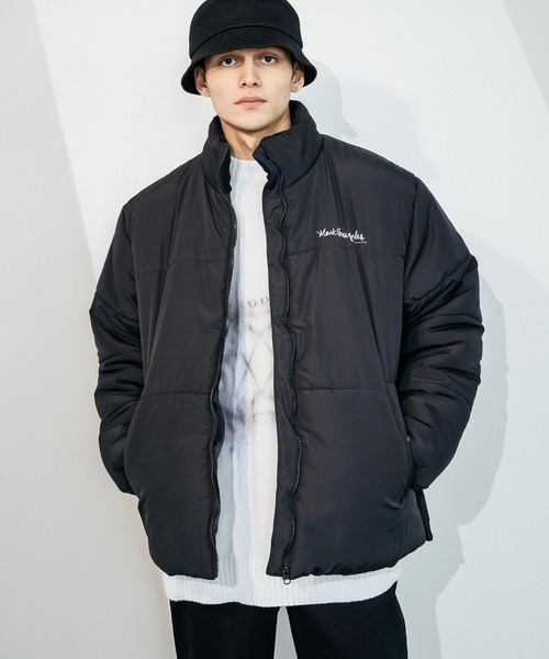 Mark Gonzales（マーク・ゴンザレス）の「Mark Gonzales マークゴンザレス 別注 オーバーサイズ 防風中綿ハイネック ボリュームスリーブエコダウンジャケット（ダウンジャケット/コート・メンズ・ホワイト/ブラック/カーキ/グレイッシュベージュ・M/L）」の3枚目の写真