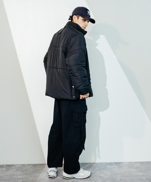 Mark Gonzales（マーク・ゴンザレス）の「Mark Gonzales マークゴンザレス 別注 オーバーサイズ 防風中綿ハイネック ボリュームスリーブエコダウンジャケット（ダウンジャケット/コート・メンズ・ホワイト/ブラック/カーキ/グレイッシュベージュ・M/L）」の17枚目の写真