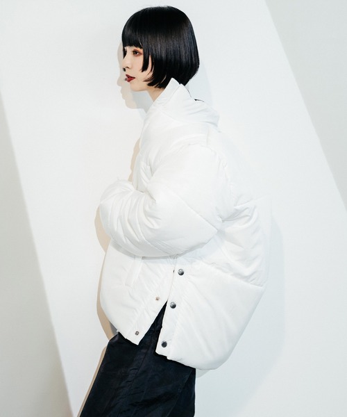 Mark Gonzales（マーク・ゴンザレス）の「Mark Gonzales マークゴンザレス 別注 オーバーサイズ 防風中綿ハイネック ボリュームスリーブエコダウンジャケット（ダウンジャケット/コート・メンズ・ホワイト/ブラック/カーキ/グレイッシュベージュ・M/L）」の20枚目の写真