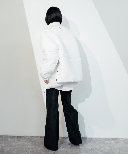 Mark Gonzales（マーク・ゴンザレス）の「Mark Gonzales マークゴンザレス 別注 オーバーサイズ 防風中綿ハイネック ボリュームスリーブエコダウンジャケット（ダウンジャケット/コート・メンズ・ホワイト/ブラック/カーキ/グレイッシュベージュ・M/L）」の21枚目の写真