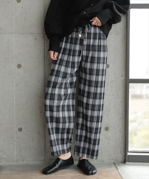 DONOBAN(ドノバン)の「プリーツチェックパンツ(その他パンツ・レディース・ブラック/ブラウン/ブルー・F)」の2枚目の写真