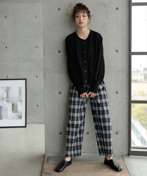 DONOBAN(ドノバン)の「プリーツチェックパンツ(その他パンツ・レディース・ブラック/ブラウン/ブルー・F)」の4枚目の写真