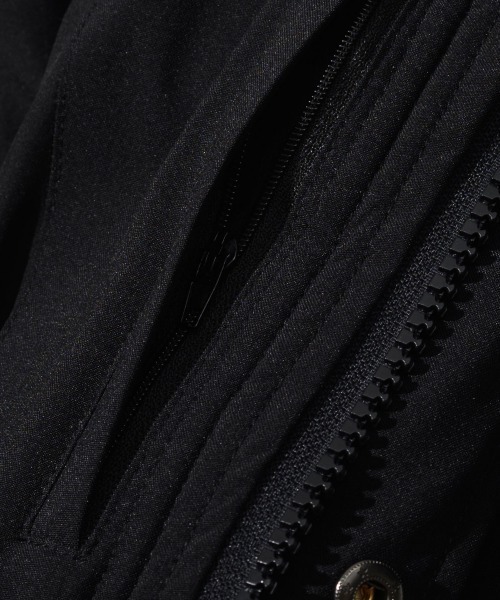 FCMM(エフシーエムエム)の「CLUB PIPNG SHORT PADDING JUMPER /クラブパイピングショートパディングジャンパー(ダウンジャケット/コート・メンズ・ライトグレー/ブラック/グレー/ミント・MEDIUM/LARGE)」の11枚目の写真