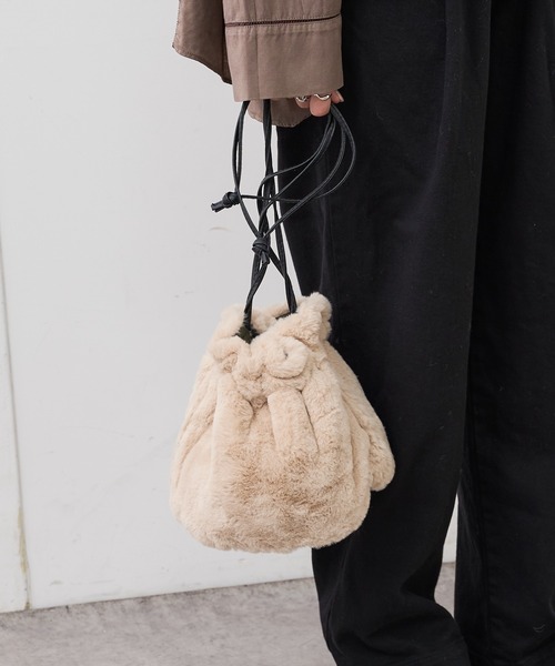 PUAL CE CIN（ピュアルセシン）の「ダブルフェイスポーチＢＡＧ（ショルダーバッグ・レディース・カーキ/アイボリー・FREE）」の2枚目の写真