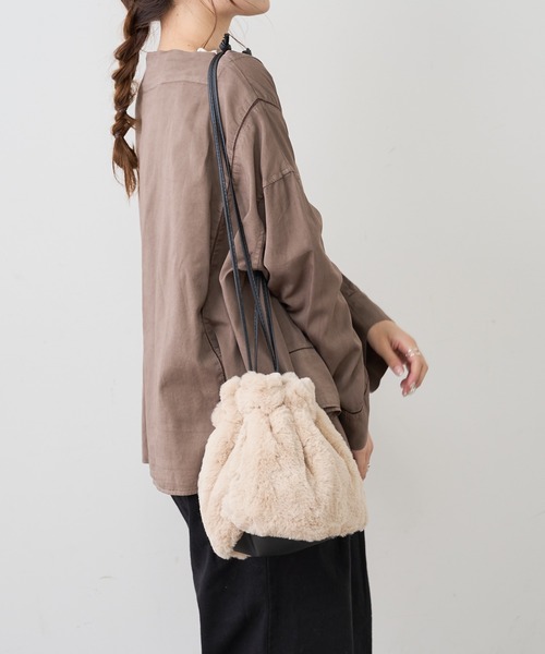 PUAL CE CIN（ピュアルセシン）の「ダブルフェイスポーチＢＡＧ（ショルダーバッグ・レディース・カーキ/アイボリー・FREE）」の5枚目の写真