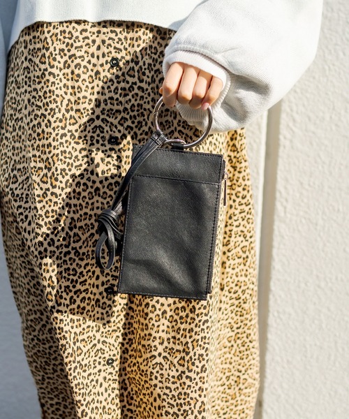 RASVOA（ラスボア）の「マルチイヤホンポーチ付スマフォショルダー（ショルダーバッグ・レディース・ブラック/シルバー・FREE）」の12枚目の写真