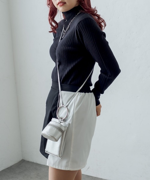 RASVOA（ラスボア）の「マルチイヤホンポーチ付スマフォショルダー（ショルダーバッグ・レディース・ブラック/シルバー・FREE）」の7枚目の写真