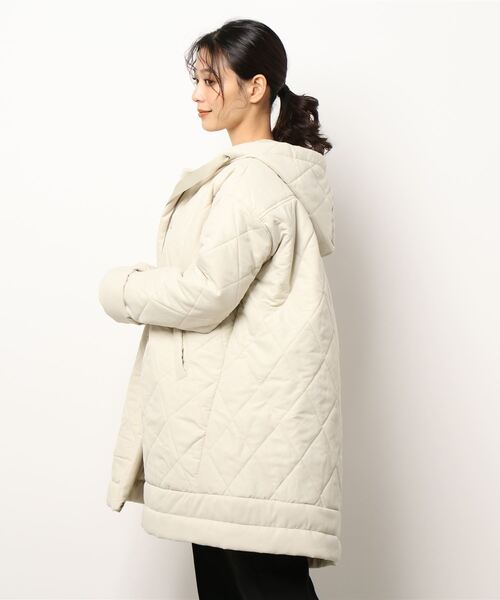 STYLEBLOCK（スタイルブロック）の「マットタフタAラインキルティングコート（ブルゾン・レディース・カーキ/ブラック/ベージュ/アイボリー・M）」の7枚目の写真