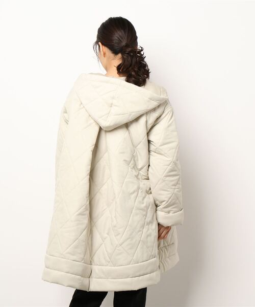 STYLEBLOCK（スタイルブロック）の「マットタフタAラインキルティングコート（ブルゾン・レディース・カーキ/ブラック/ベージュ/アイボリー・M）」の5枚目の写真