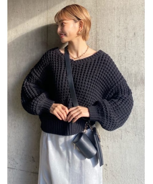 rienda(リエンダ)の「ワッフルVネックニットトップス(ニット/セーター・レディース・ブラック/ピンク/グリーン/アイボリー・FREE)」の2枚目の写真