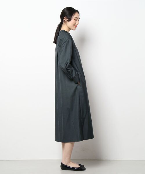 HELIOPOLE(エリオポール)の「NATURAL TWILL SHIRT OP(ワンピース・レディース・チャコールグレー/ダークブラウン/グリーン・38)」の4枚目の写真