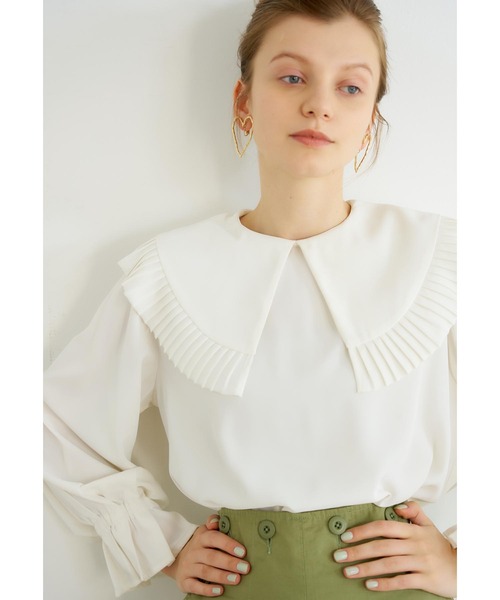 MILKFED.（ミルクフェド）の「PLEATED BIG COLLAR BLOUSE（シャツ/ブラウス・レディース・ホワイト/ブラック・ONE SIZE）」の4枚目の写真