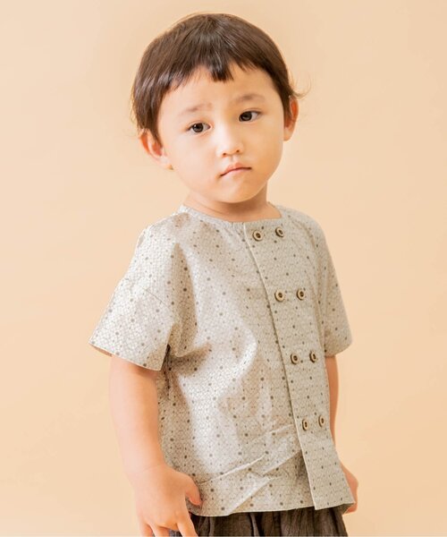 Ampersand（アンパサンド）の「premier ダブルボタンノーカラー半袖シャツ（シャツ/ブラウス・キッズ・ベージュ/イエロー/ブラウン/グリーン/グレー・100/120/70/80/130/90/140/110）」の2枚目の写真