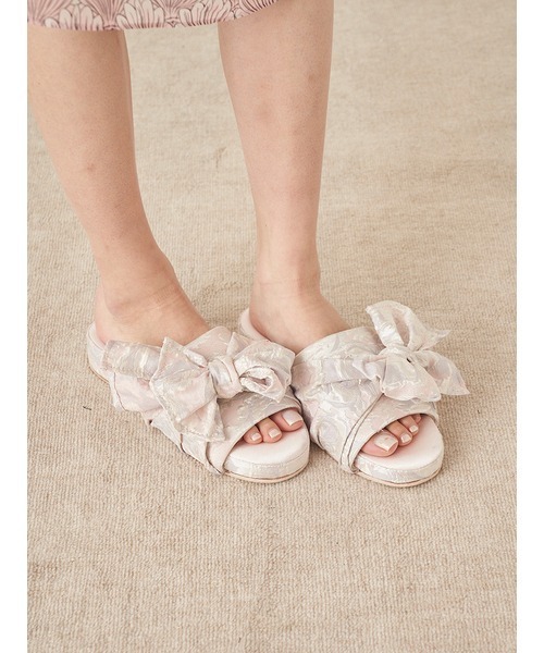 SNIDEL HOME(スナイデルホーム)の「バリエーションリボンスリッパ(ルームシューズ/スリッパ・レディース・ピンク/ピンクベージュ/ブラック×イエロー・FREE)」の4枚目の写真