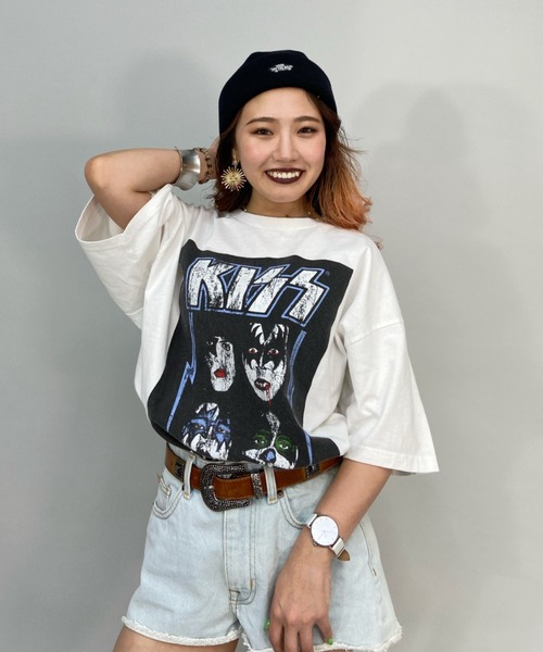 ムラサキスポーツ(ムラサキスポーツ)の「【ムラサキスポーツ別注】 KISS/キッス ビッグシルエット 古着風ロックTシャツ/ROCK Tシャツ EP-MU002(Tシャツ/カットソー・レディース・ブラック/ホワイト・M/L)」の3枚目の写真