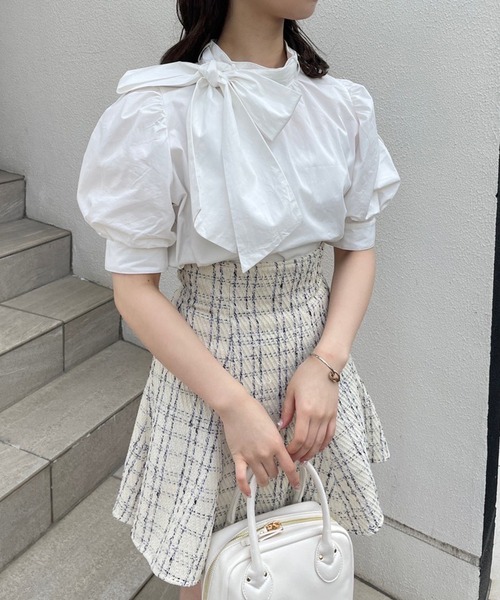 one after another NICE CLAUP（ワンアフターアナザーナイスクラップ）の「パフスリーブ2WAYボウタイブラウス（シャツ/ブラウス・レディース・ブラック/オフホワイト/ストライプ・FREE）」の8枚目の写真