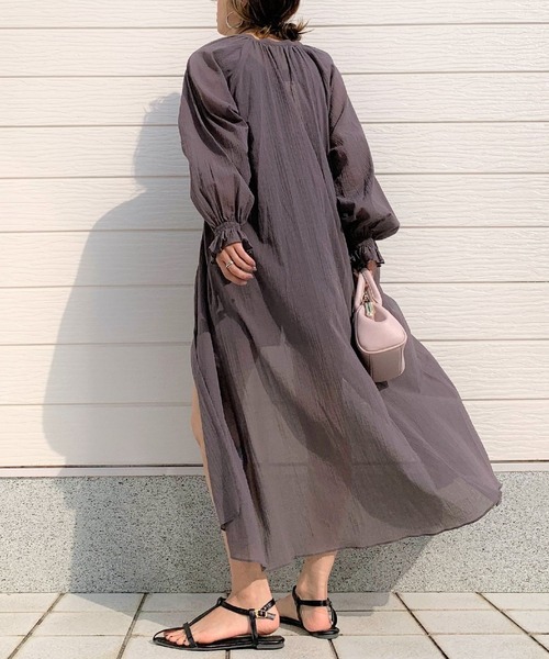 Q(キュー)の「エアリーコットンロングワンピース(ワンピース・レディース・ブラウン/ラベンダー・MEDIUM)」の4枚目の写真