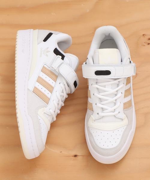 adidas（アディダス）の「adidas FORUM LOW W / アディダス フォーラム ロー（スニーカー・レディース・ホワイト・24.0cm/25.0cm/24.5cm/23.5cm/23.0cm）」の2枚目の写真