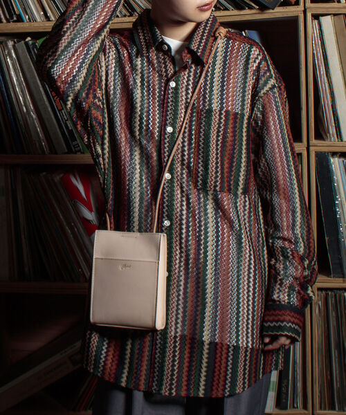 GLOSTER（グロスター）の「【GLOSTER/グロスター】レザーマルチポシェット ミニバッグ スクエアショルダー（ショルダーバッグ・メンズ・ブラック/ベージュ・FREE）」の9枚目の写真