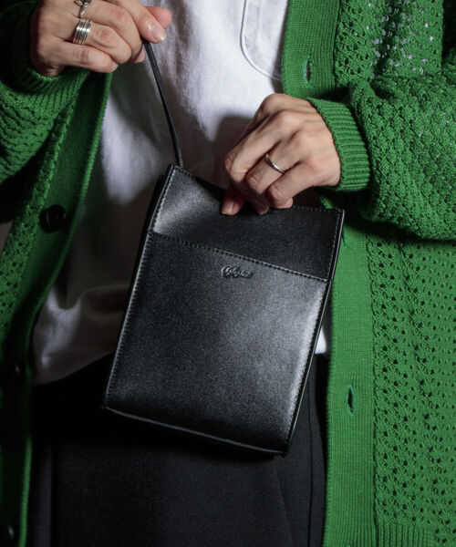 GLOSTER（グロスター）の「【GLOSTER/グロスター】レザーマルチポシェット ミニバッグ スクエアショルダー（ショルダーバッグ・メンズ・ブラック/ベージュ・FREE）」の3枚目の写真