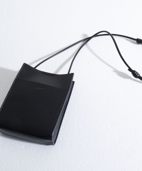 GLOSTER（グロスター）の「【GLOSTER/グロスター】レザーマルチポシェット ミニバッグ スクエアショルダー（ショルダーバッグ・メンズ・ブラック/ベージュ・FREE）」の8枚目の写真