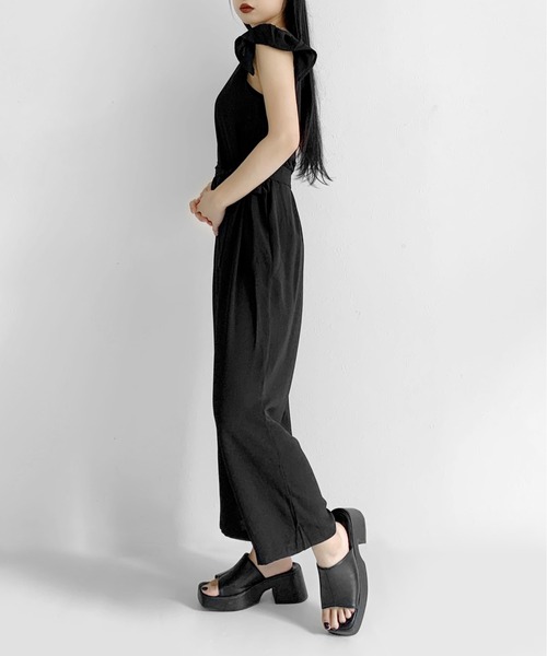 LVEU.(ラブユ.)の「【ZOZOTOWN限定】Frill design combination/フリルデザインコンビネゾン(サロペット/オーバーオール・レディース・ブラック/サックスブルー・FREE)」の8枚目の写真