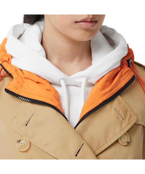 BURBERRY(バーバリー)の「ロング ケンジントン ヘリテージトレンチコート(トレンチコート・レディース・ベージュ・6/4/2)」の3枚目の写真