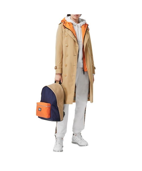 BURBERRY(バーバリー)の「ロング ケンジントン ヘリテージトレンチコート(トレンチコート・レディース・ベージュ・6/4/2)」の5枚目の写真