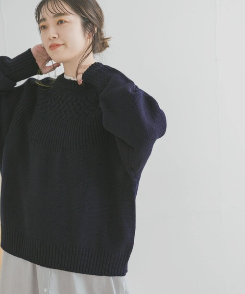 ITEMS URBANRESEARCH(アイテムズ アーバンリサーチ)の「クルーネックケーブルニット(ニット/セーター・レディース・ネイビー/レッド/グリーン/アイボリー・FREE)」の3枚目の写真