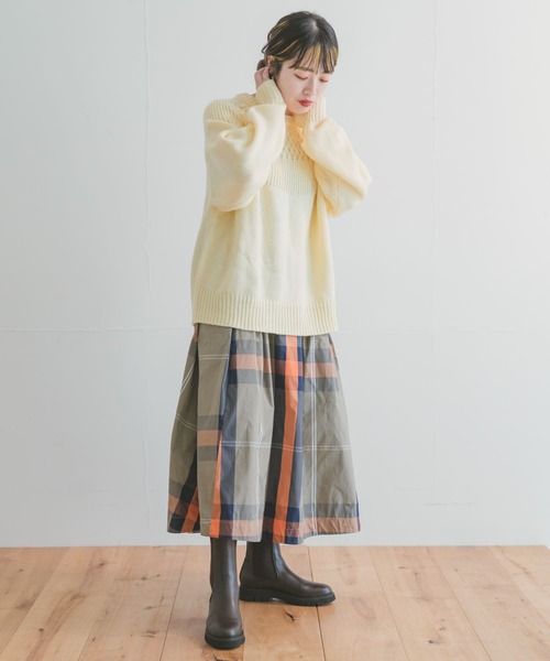 ITEMS URBANRESEARCH(アイテムズ アーバンリサーチ)の「クルーネックケーブルニット(ニット/セーター・レディース・ネイビー/レッド/グリーン/アイボリー・FREE)」の11枚目の写真