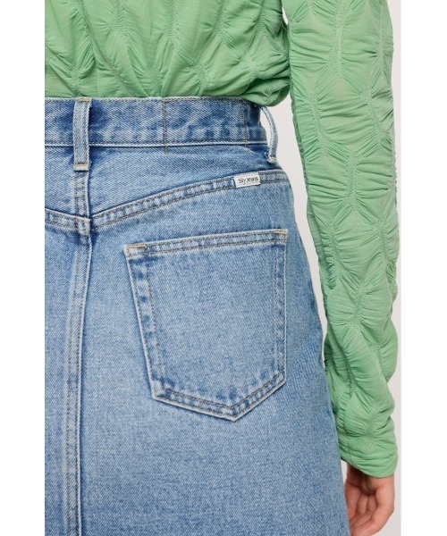 SLY（スライ）の「RYAN JW S/SK-C ライアン ジャストウエスト スカート デニムスカート 台形 セットアップ可能 ミニスカート（デニムスカート・レディース・ライトブルー・2/1/0）」の3枚目の写真