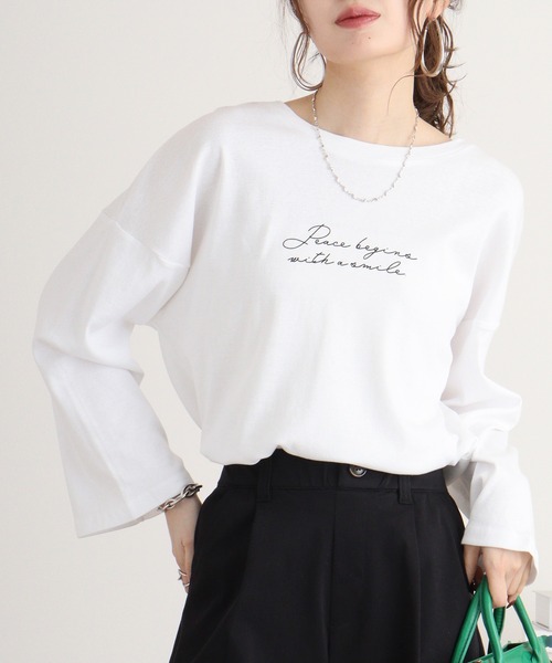 atONE（アットワン）の「atONE ワイドスリーブロゴプリントロンT　長袖（Tシャツ/カットソー・レディース・ホワイト/ブラック/ホワイト系その他/ブラック系その他/ホワイト系その他2/ブラック系その他2/ピンク系その他/ピンクベージュ/ピンク系その他2・F）」の4枚目の写真