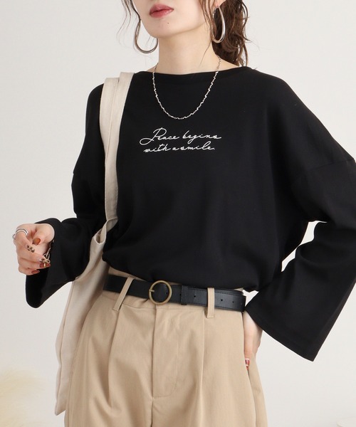 atONE（アットワン）の「atONE ワイドスリーブロゴプリントロンT　長袖（Tシャツ/カットソー・レディース・ホワイト/ブラック/ホワイト系その他/ブラック系その他/ホワイト系その他2/ブラック系その他2/ピンク系その他/ピンクベージュ/ピンク系その他2・F）」の6枚目の写真