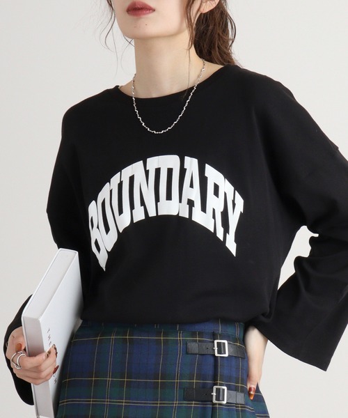 atONE（アットワン）の「atONE ワイドスリーブロゴプリントロンT　長袖（Tシャツ/カットソー・レディース・ホワイト/ブラック/ホワイト系その他/ブラック系その他/ホワイト系その他2/ブラック系その他2/ピンク系その他/ピンクベージュ/ピンク系その他2・F）」の2枚目の写真