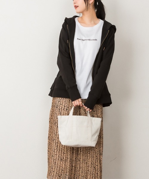 atONE（アットワン）の「atONE ワイドスリーブロゴプリントロンT　長袖（Tシャツ/カットソー・レディース・ホワイト/ブラック/ホワイト系その他/ブラック系その他/ホワイト系その他2/ブラック系その他2/ピンク系その他/ピンクベージュ/ピンク系その他2・F）」の18枚目の写真